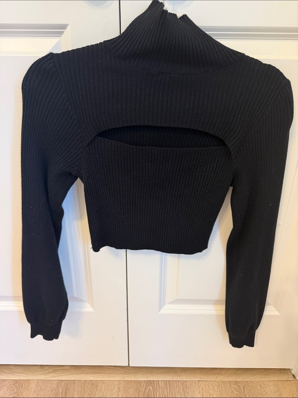 Olivaceous Black Ribbed Long-Sleeve Cutout Crop Top